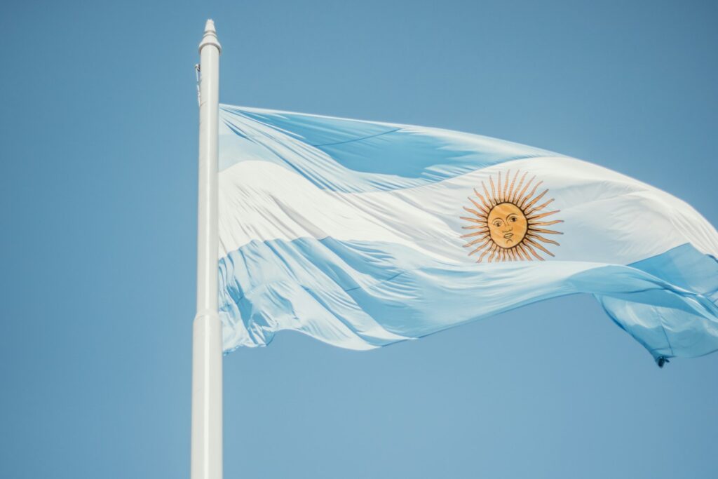 bandera de rayas azules y blancas